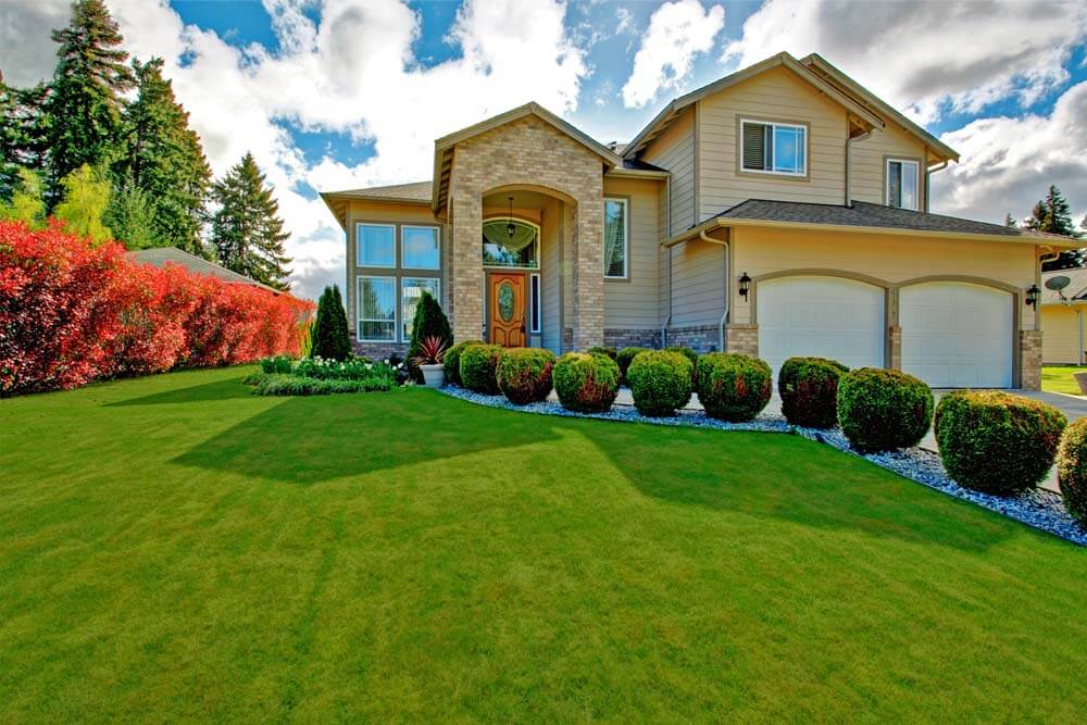 Home in Tyler, TX with professional lawn care services.